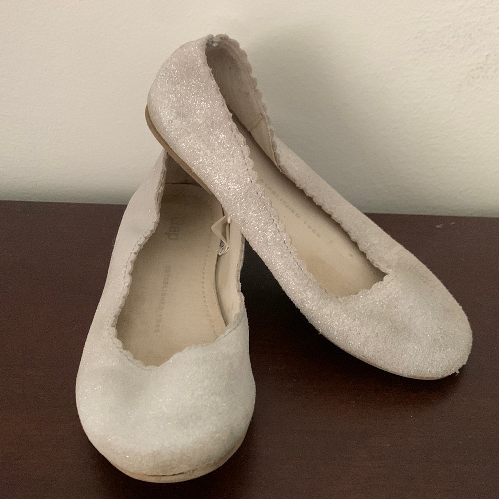 Gap Silver Scalloped Leather Flats
